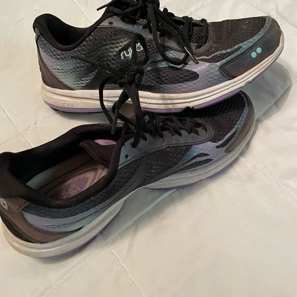 Womens sneakers - Picture 2 of 3